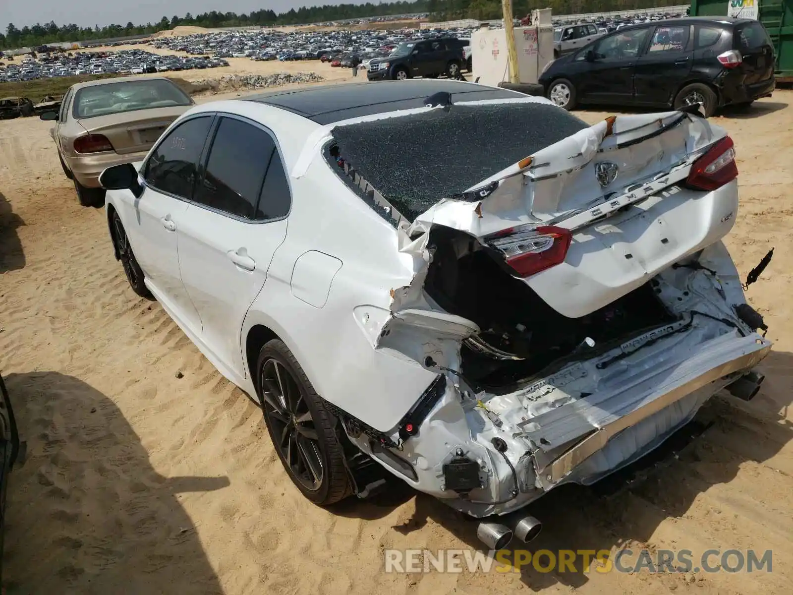 3 Photograph of a damaged car 4T1K61AK9LU966577 TOYOTA CAMRY 2020