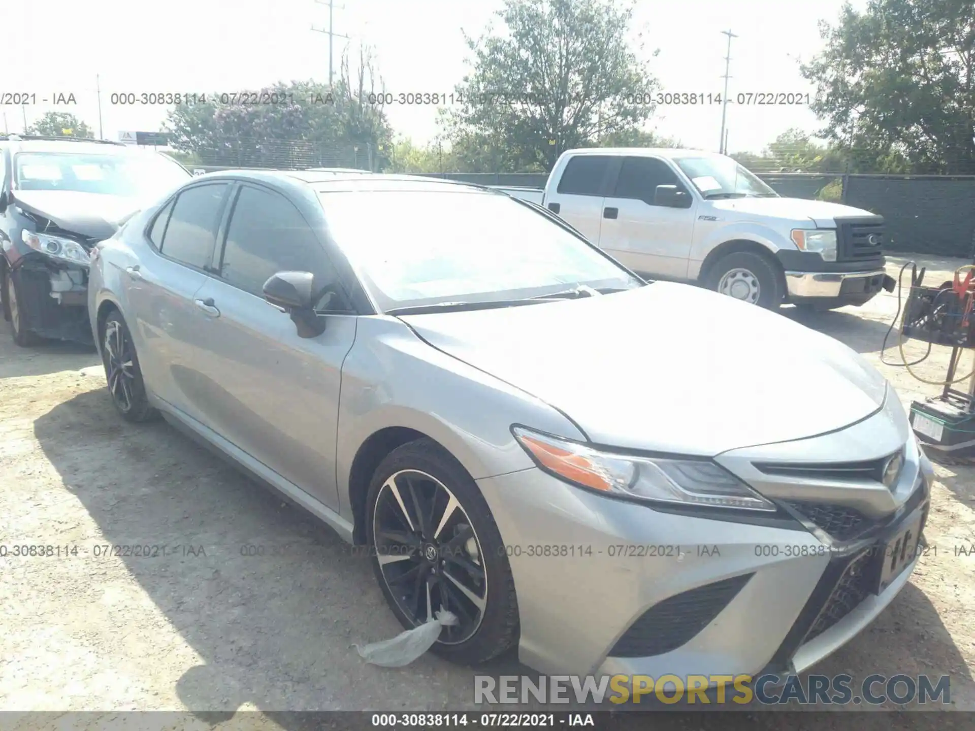 1 Photograph of a damaged car 4T1K61AKXLU305656 TOYOTA CAMRY 2020