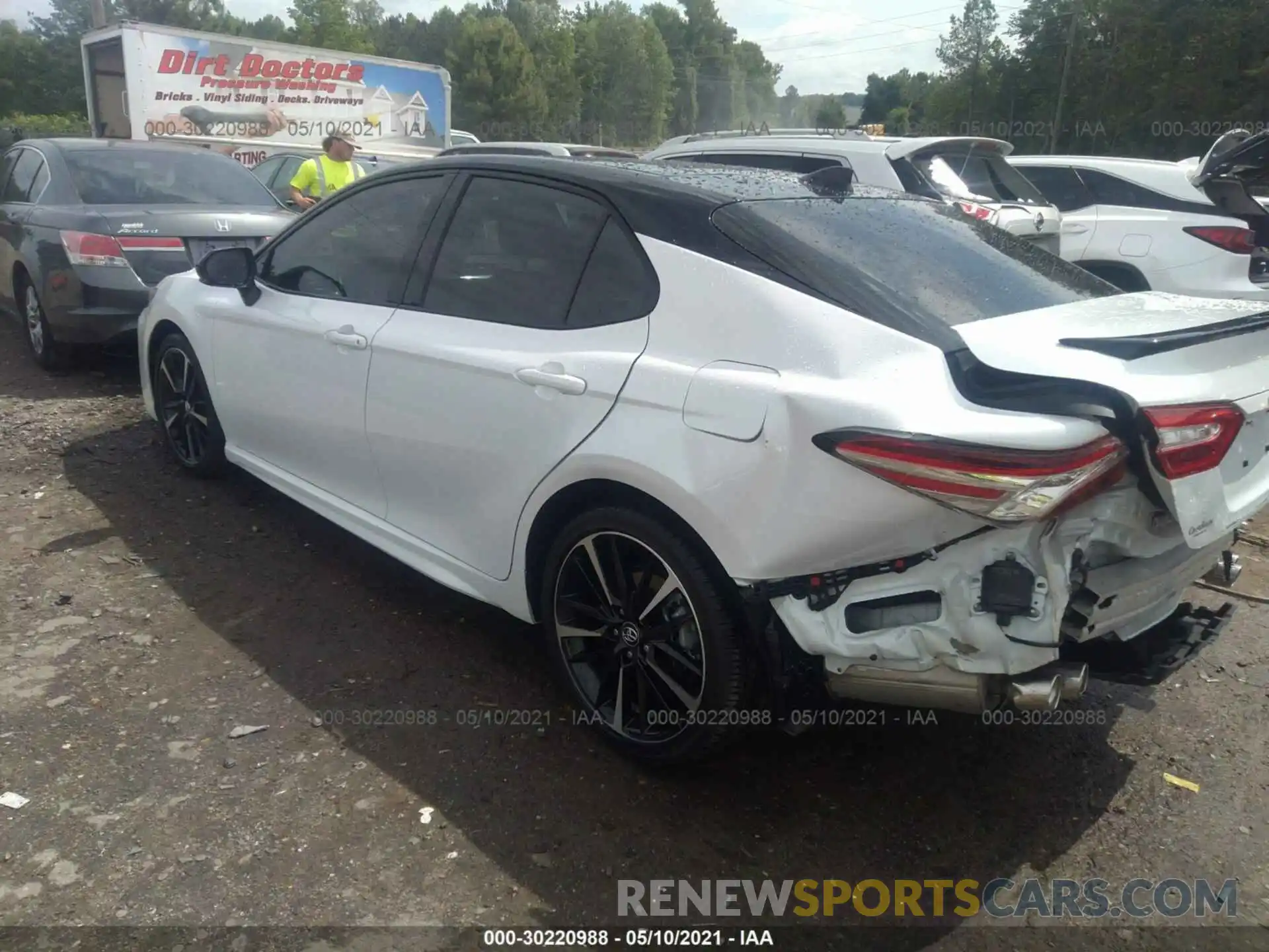 3 Photograph of a damaged car 4T1K61AKXLU316057 TOYOTA CAMRY 2020