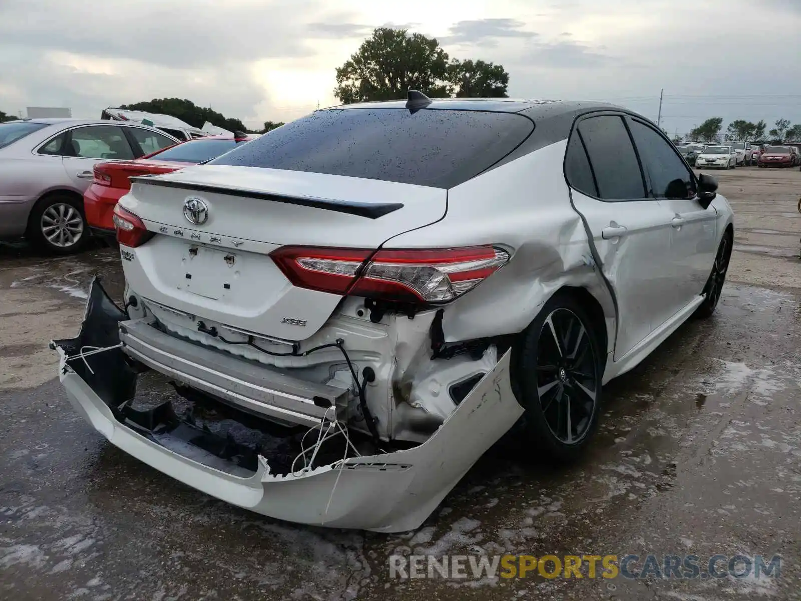 4 Photograph of a damaged car 4T1K61AKXLU316155 TOYOTA CAMRY 2020