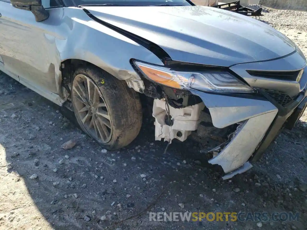 9 Photograph of a damaged car 4T1K61AKXLU323509 TOYOTA CAMRY 2020