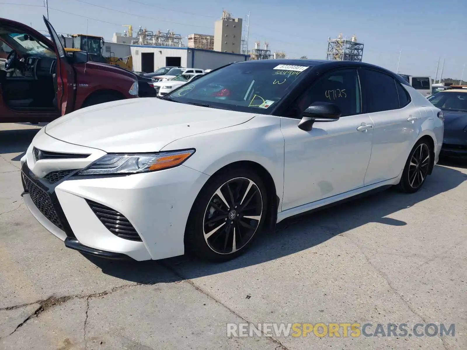 2 Photograph of a damaged car 4T1K61AKXLU324904 TOYOTA CAMRY 2020