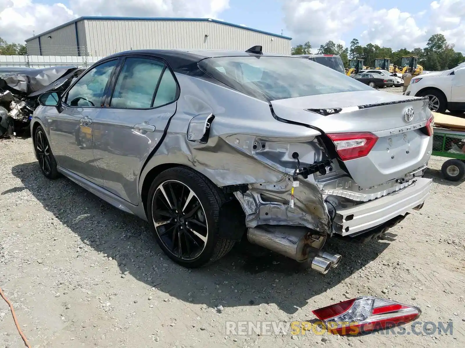 3 Photograph of a damaged car 4T1K61AKXLU337653 TOYOTA CAMRY 2020