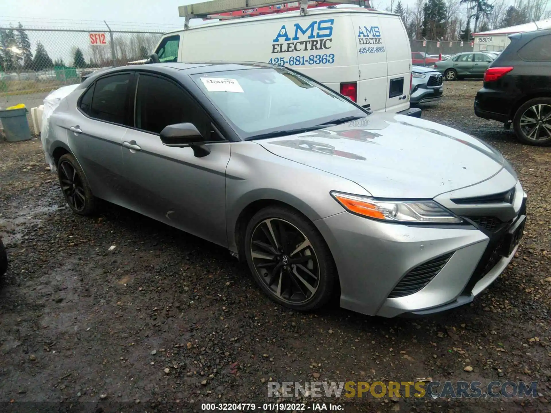 1 Photograph of a damaged car 4T1K61AKXLU338253 TOYOTA CAMRY 2020