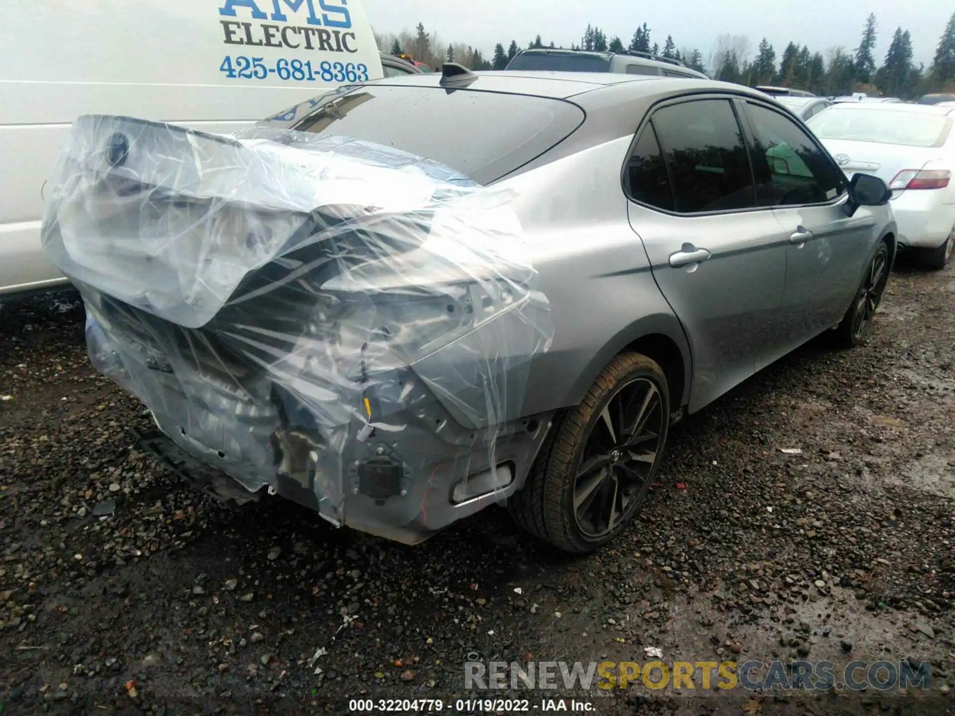 4 Photograph of a damaged car 4T1K61AKXLU338253 TOYOTA CAMRY 2020