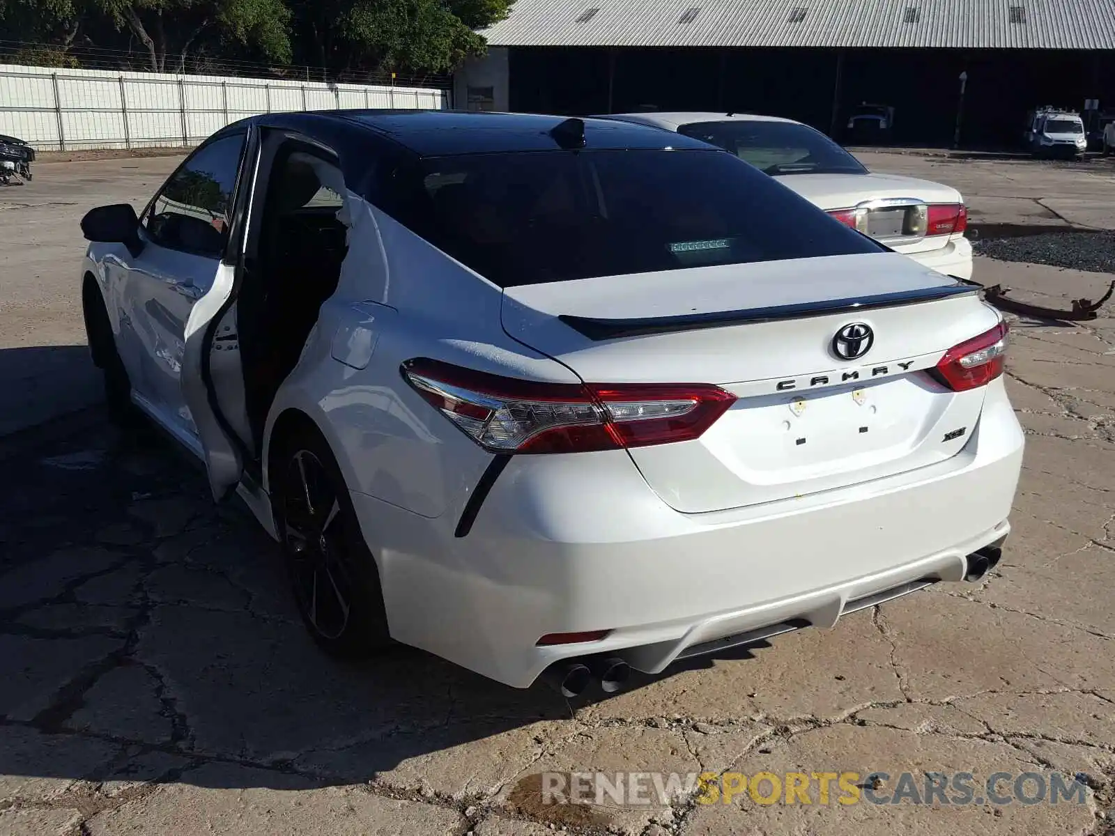 3 Photograph of a damaged car 4T1K61AKXLU338964 TOYOTA CAMRY 2020