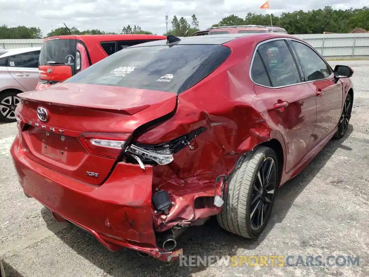 4 Photograph of a damaged car 4T1K61AKXLU355067 TOYOTA CAMRY 2020