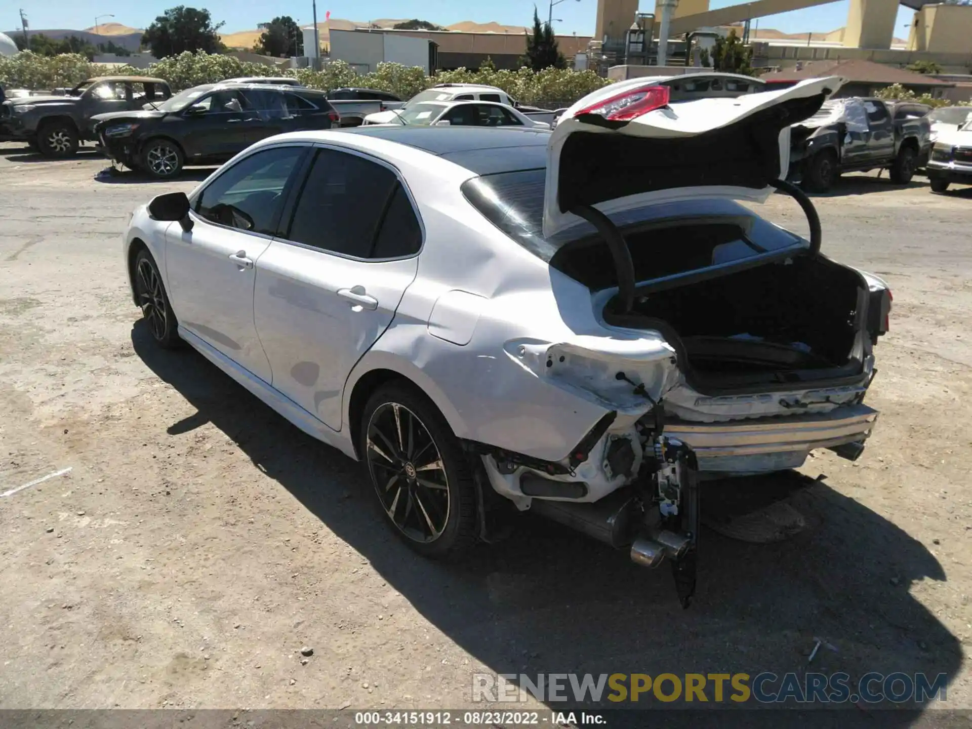 3 Photograph of a damaged car 4T1K61AKXLU363329 TOYOTA CAMRY 2020