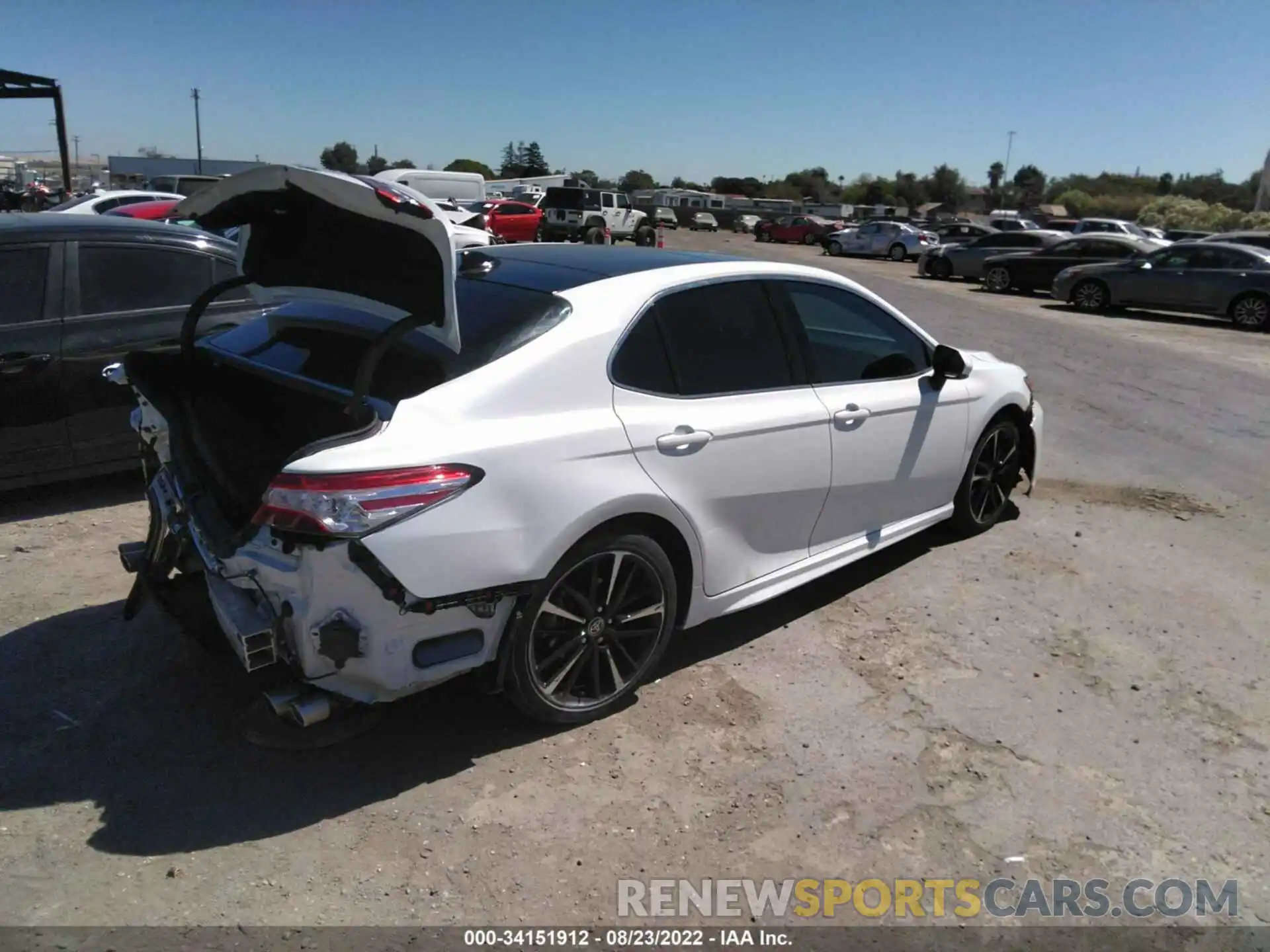 4 Photograph of a damaged car 4T1K61AKXLU363329 TOYOTA CAMRY 2020