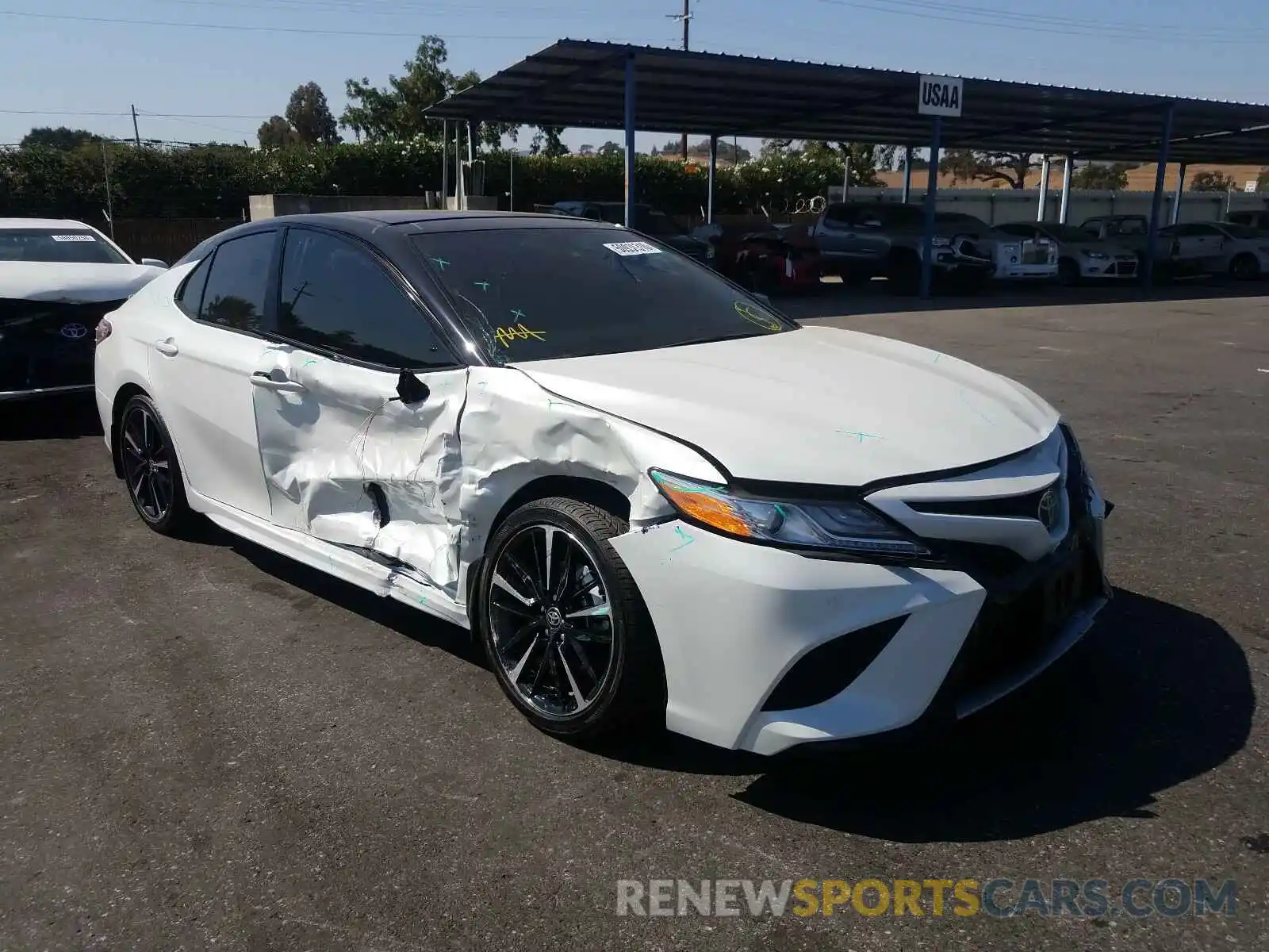 1 Photograph of a damaged car 4T1K61AKXLU364691 TOYOTA CAMRY 2020