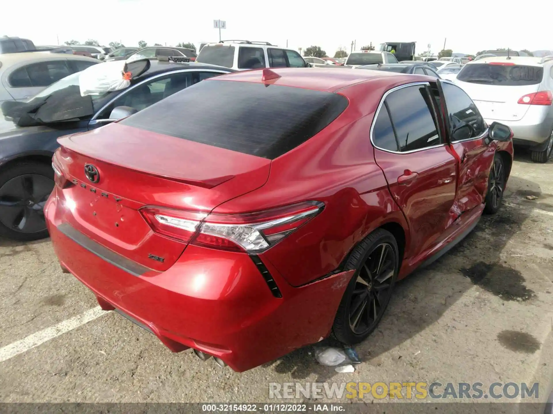 4 Photograph of a damaged car 4T1K61AKXLU368482 TOYOTA CAMRY 2020