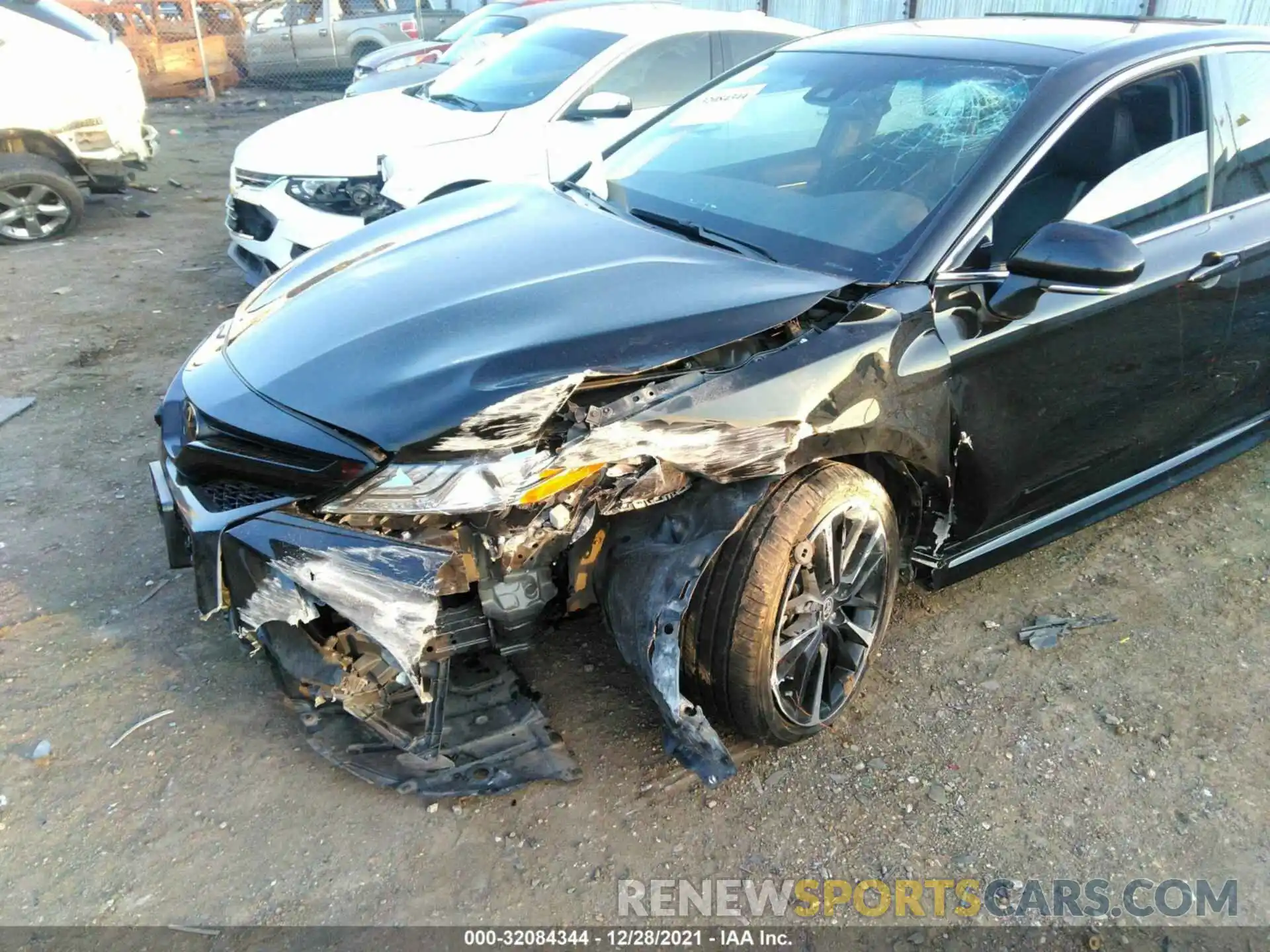 6 Photograph of a damaged car 4T1K61AKXLU369731 TOYOTA CAMRY 2020