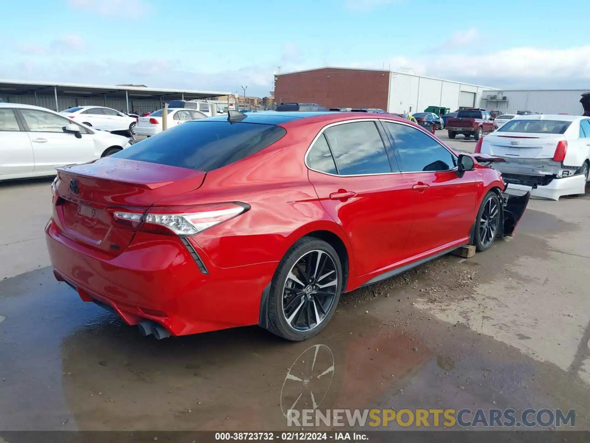 4 Photograph of a damaged car 4T1K61AKXLU373150 TOYOTA CAMRY 2020