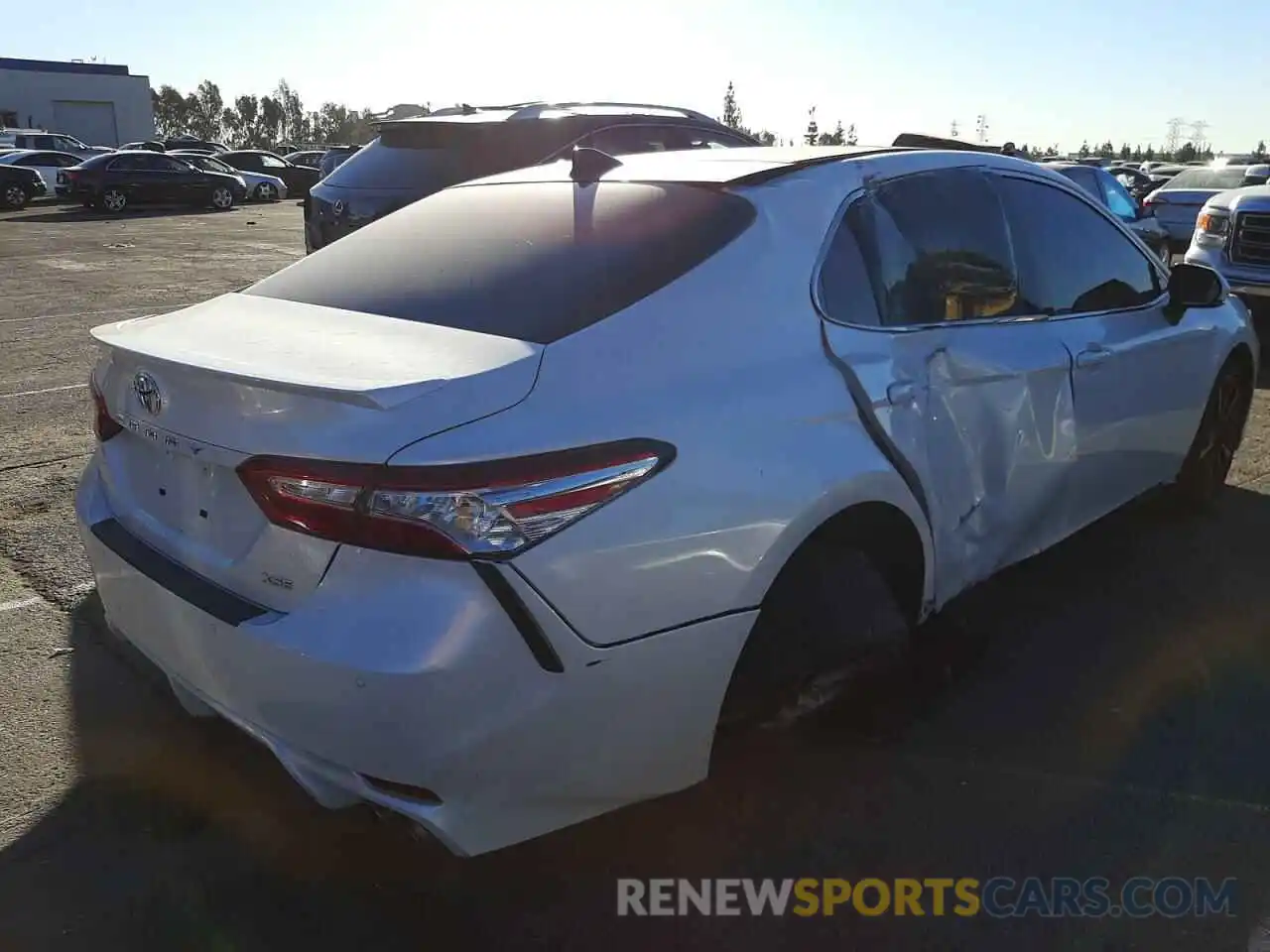 4 Photograph of a damaged car 4T1K61AKXLU376534 TOYOTA CAMRY 2020