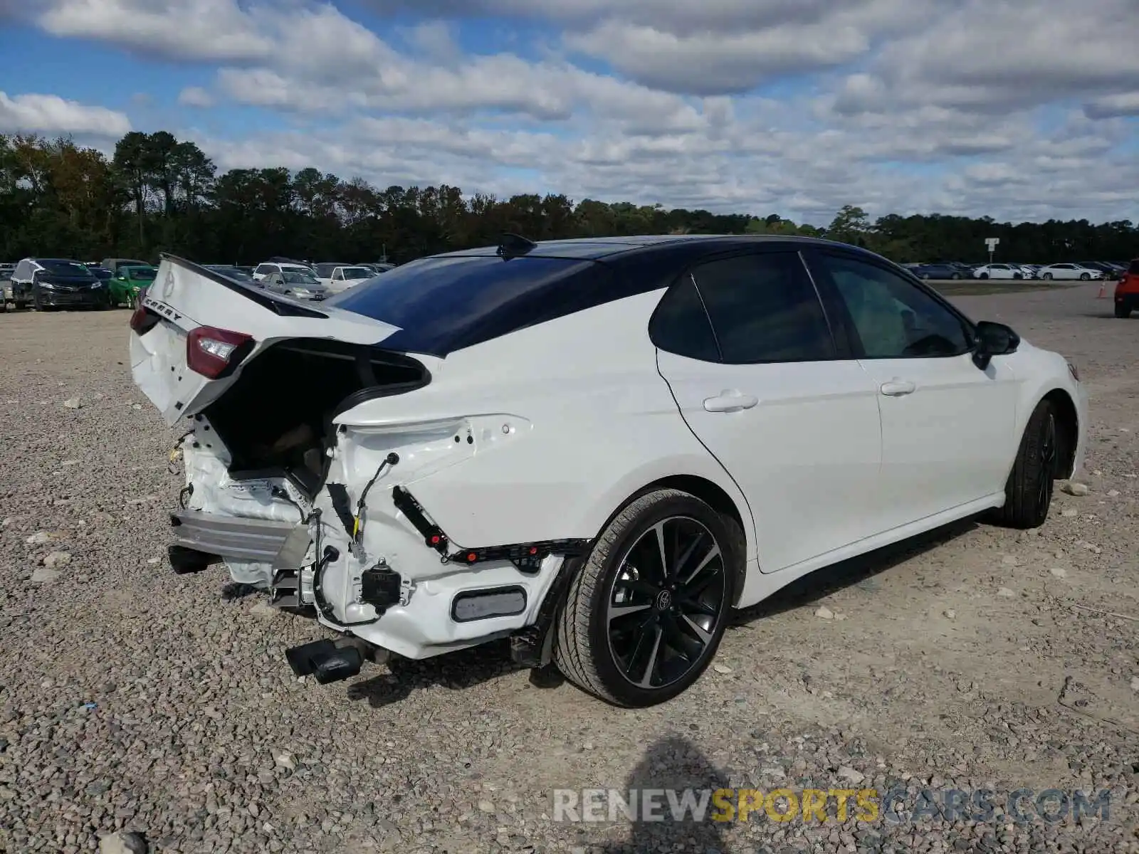 4 Photograph of a damaged car 4T1K61AKXLU377425 TOYOTA CAMRY 2020