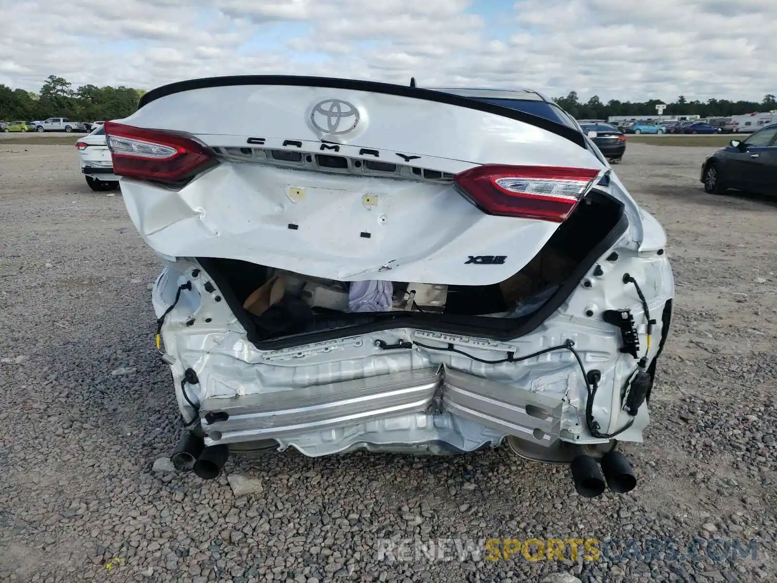 9 Photograph of a damaged car 4T1K61AKXLU377425 TOYOTA CAMRY 2020