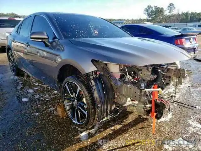 1 Photograph of a damaged car 4T1K61AKXLU379336 TOYOTA CAMRY 2020