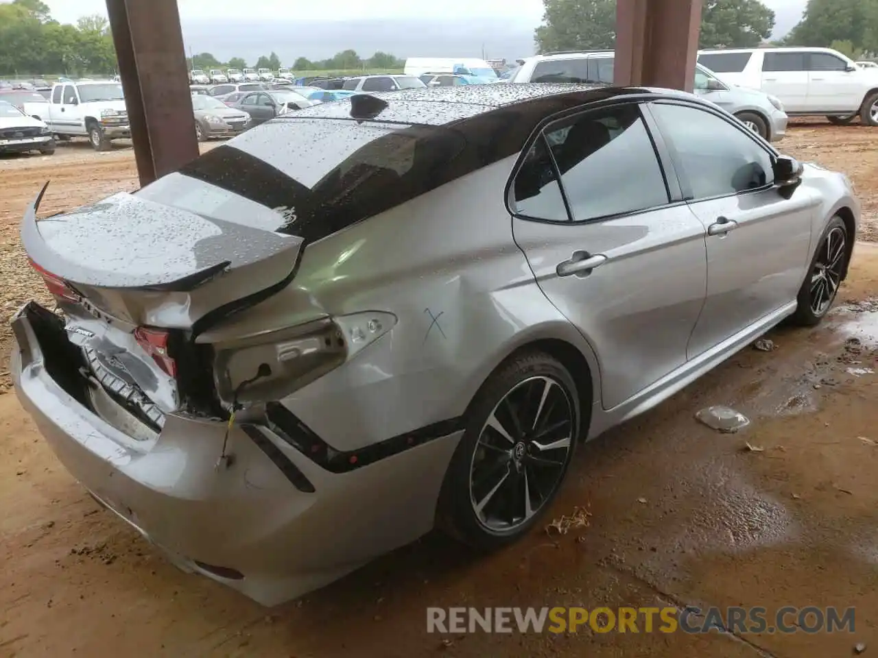 4 Photograph of a damaged car 4T1K61AKXLU381099 TOYOTA CAMRY 2020