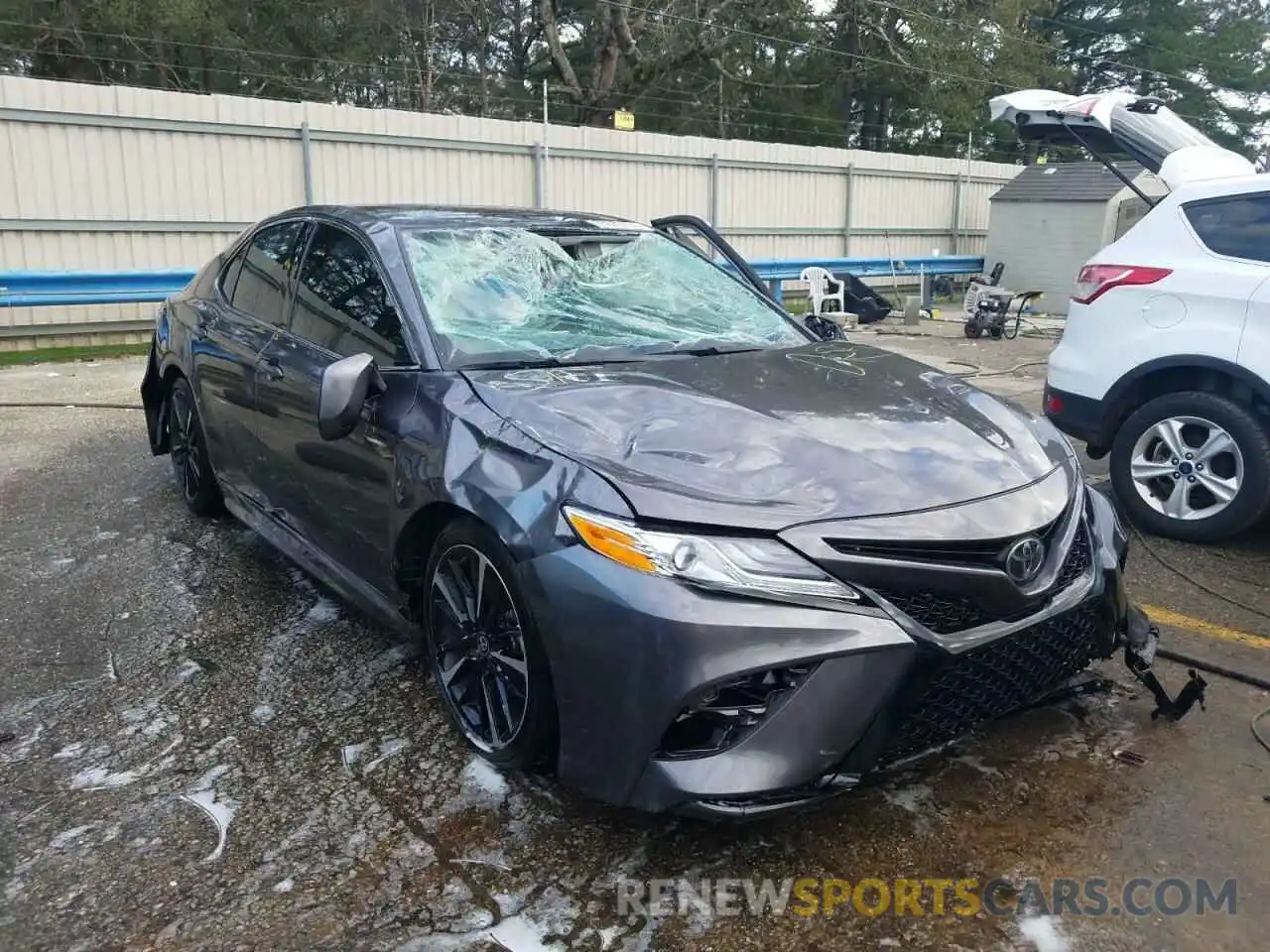 1 Photograph of a damaged car 4T1K61AKXLU385539 TOYOTA CAMRY 2020