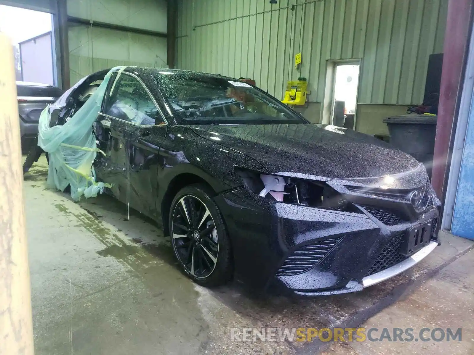 1 Photograph of a damaged car 4T1K61AKXLU395987 TOYOTA CAMRY 2020