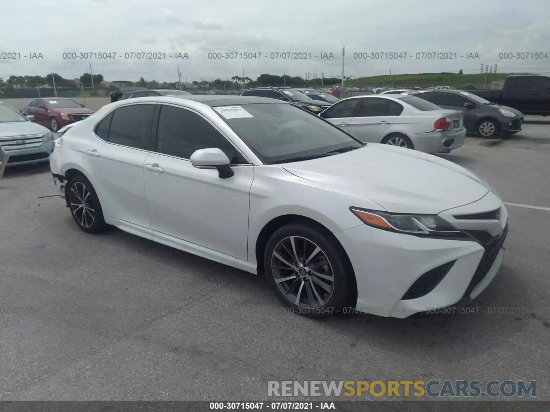 1 Photograph of a damaged car 4T1K61AKXLU401223 TOYOTA CAMRY 2020