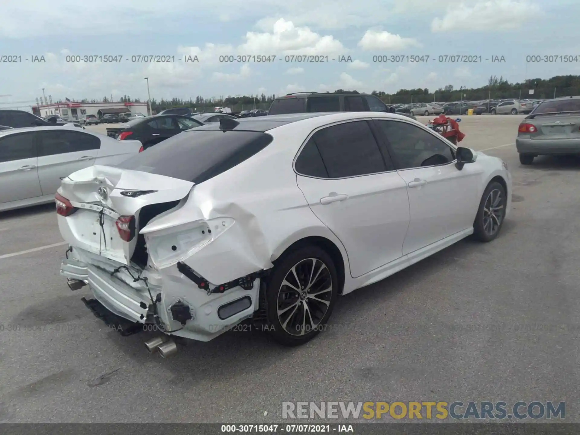 4 Photograph of a damaged car 4T1K61AKXLU401223 TOYOTA CAMRY 2020