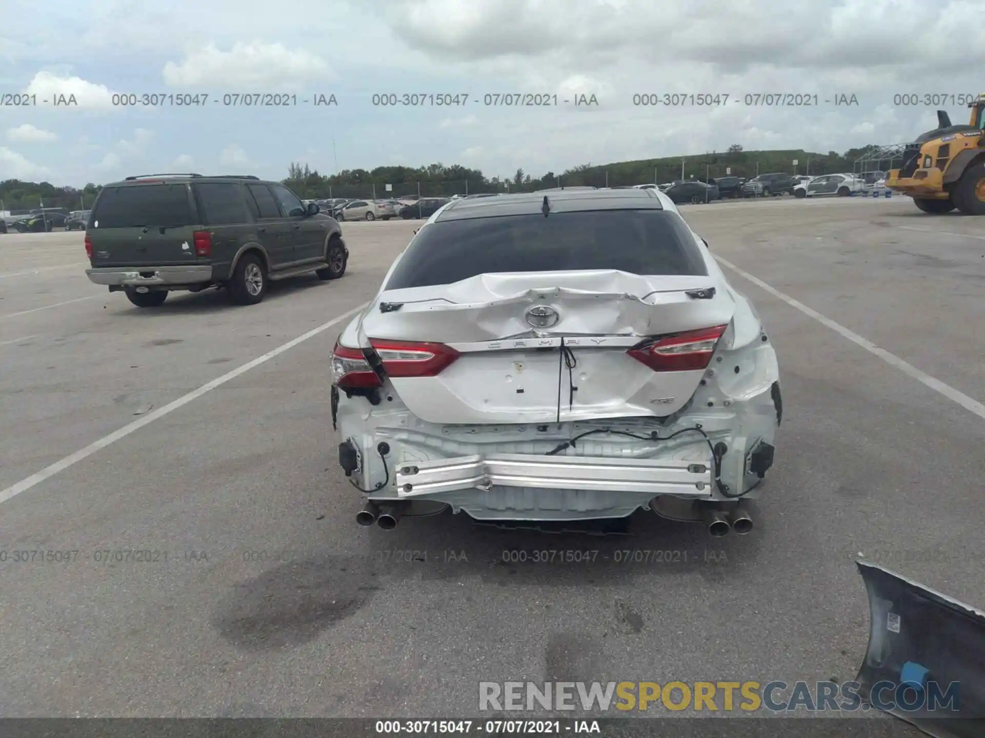 6 Photograph of a damaged car 4T1K61AKXLU401223 TOYOTA CAMRY 2020