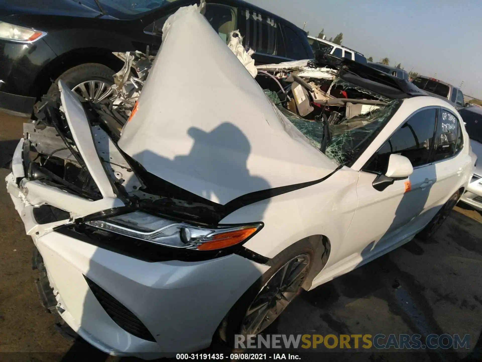 2 Photograph of a damaged car 4T1K61AKXLU502360 TOYOTA CAMRY 2020