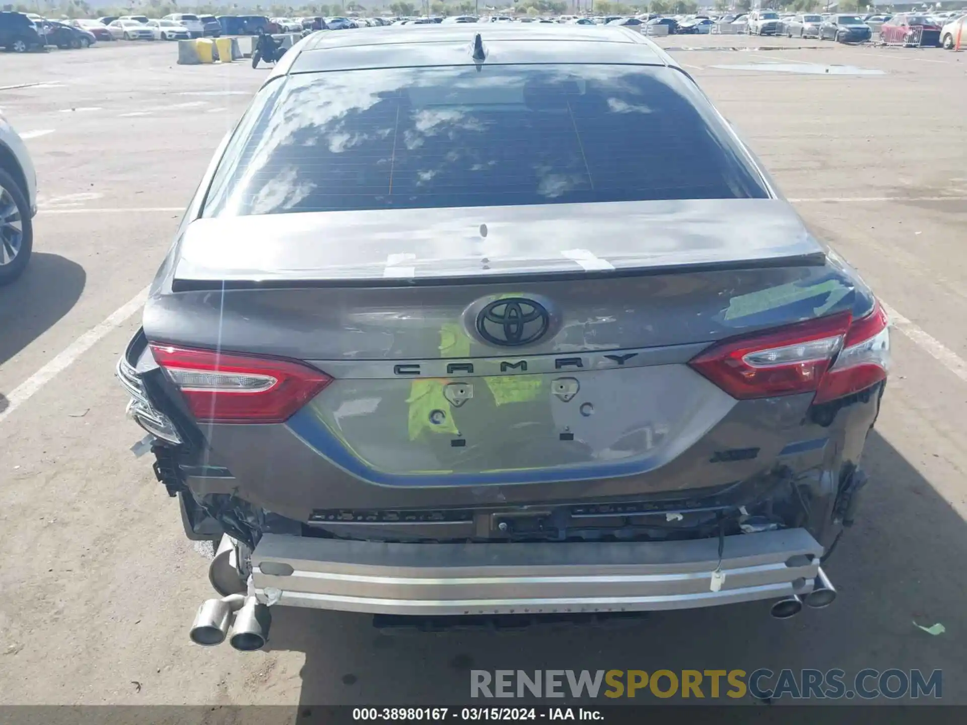 17 Photograph of a damaged car 4T1K61AKXLU868836 TOYOTA CAMRY 2020