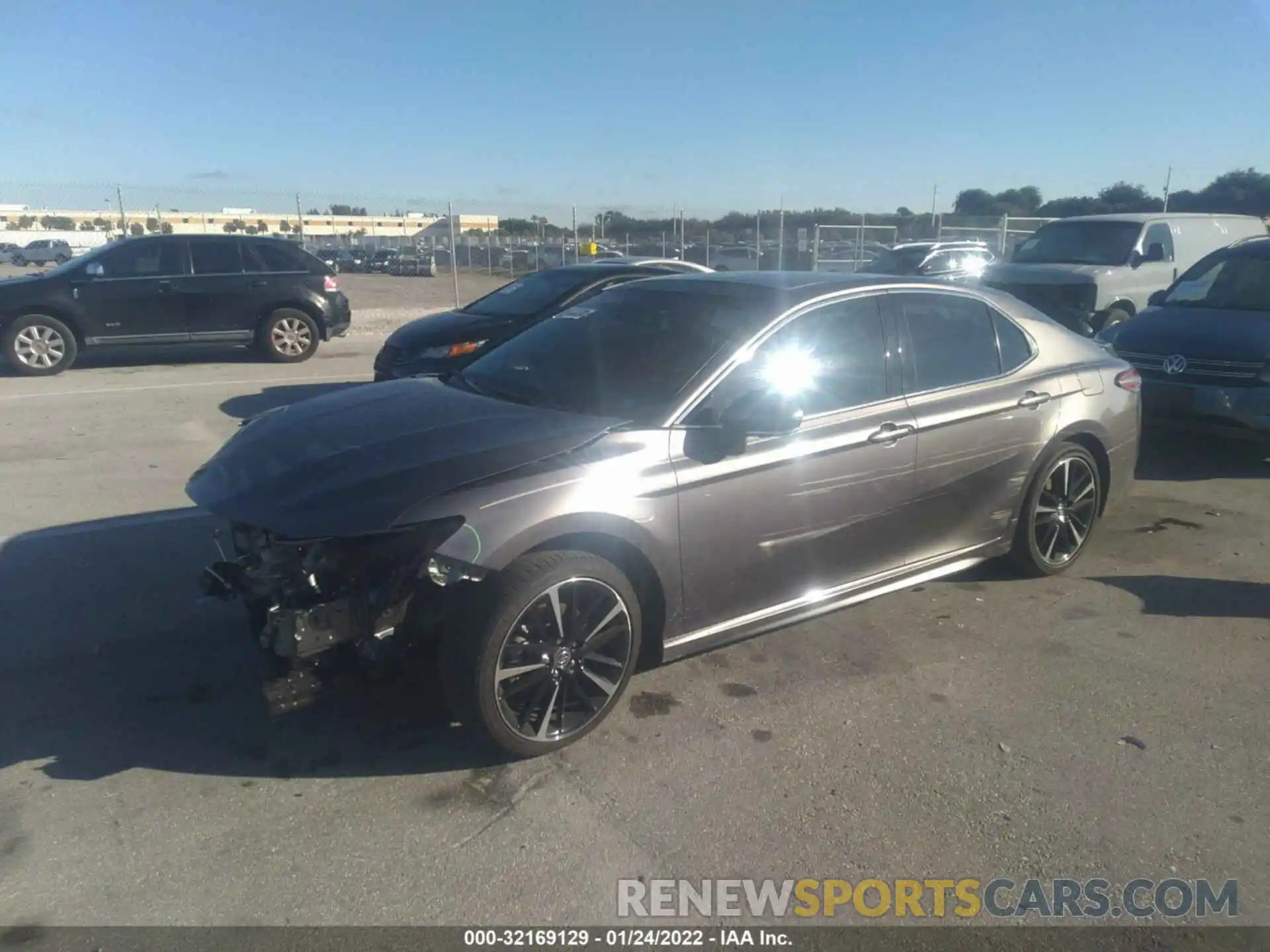 2 Photograph of a damaged car 4T1K61AKXLU924841 TOYOTA CAMRY 2020