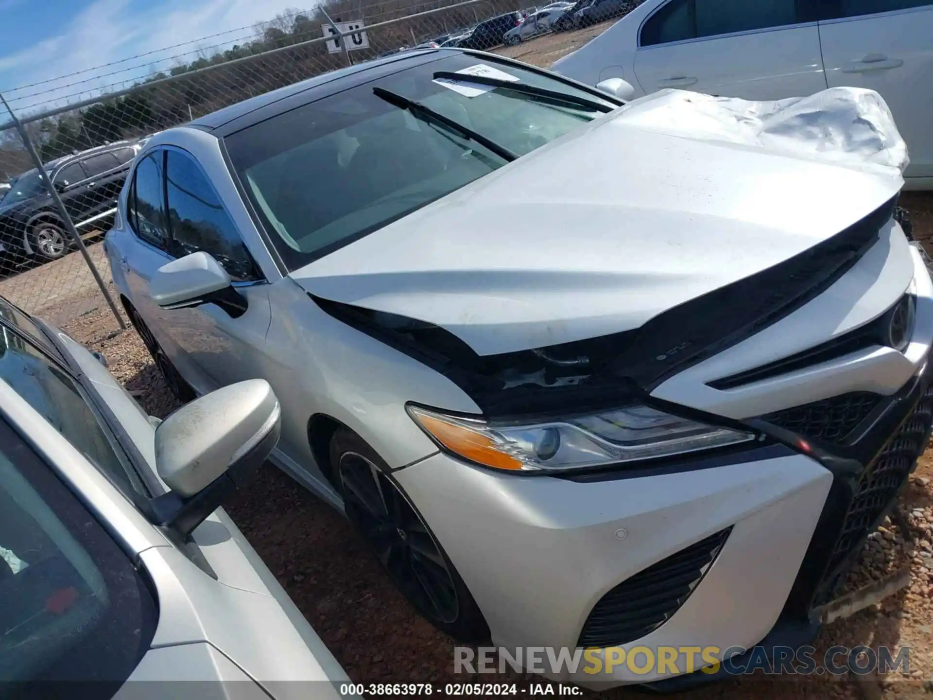 1 Photograph of a damaged car 4T1K61AKXLU931725 TOYOTA CAMRY 2020