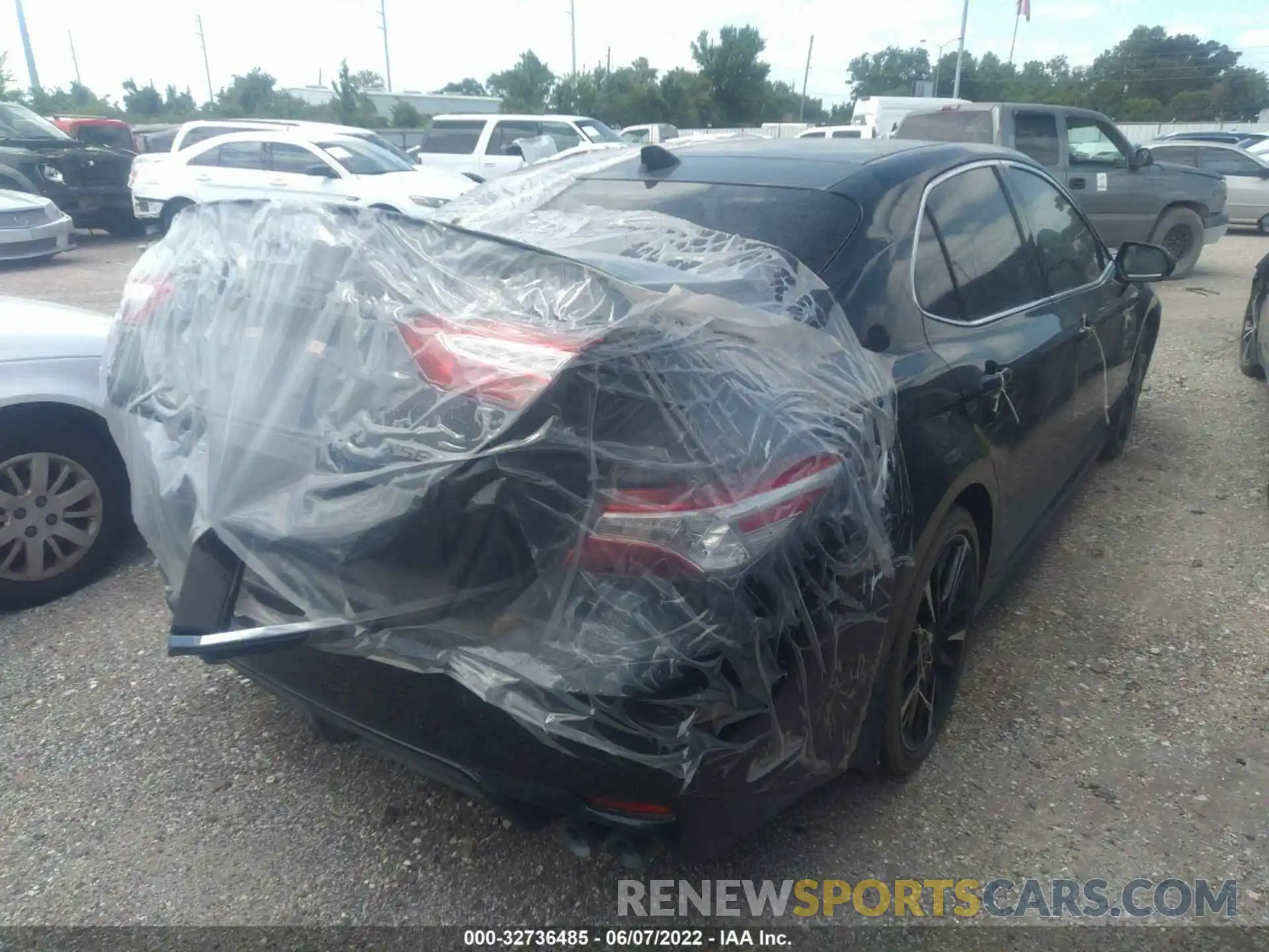 4 Photograph of a damaged car 4T1K61AKXLU934799 TOYOTA CAMRY 2020