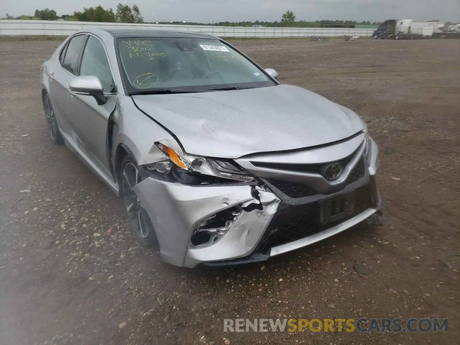 1 Photograph of a damaged car 4T1K61AKXLU937654 TOYOTA CAMRY 2020