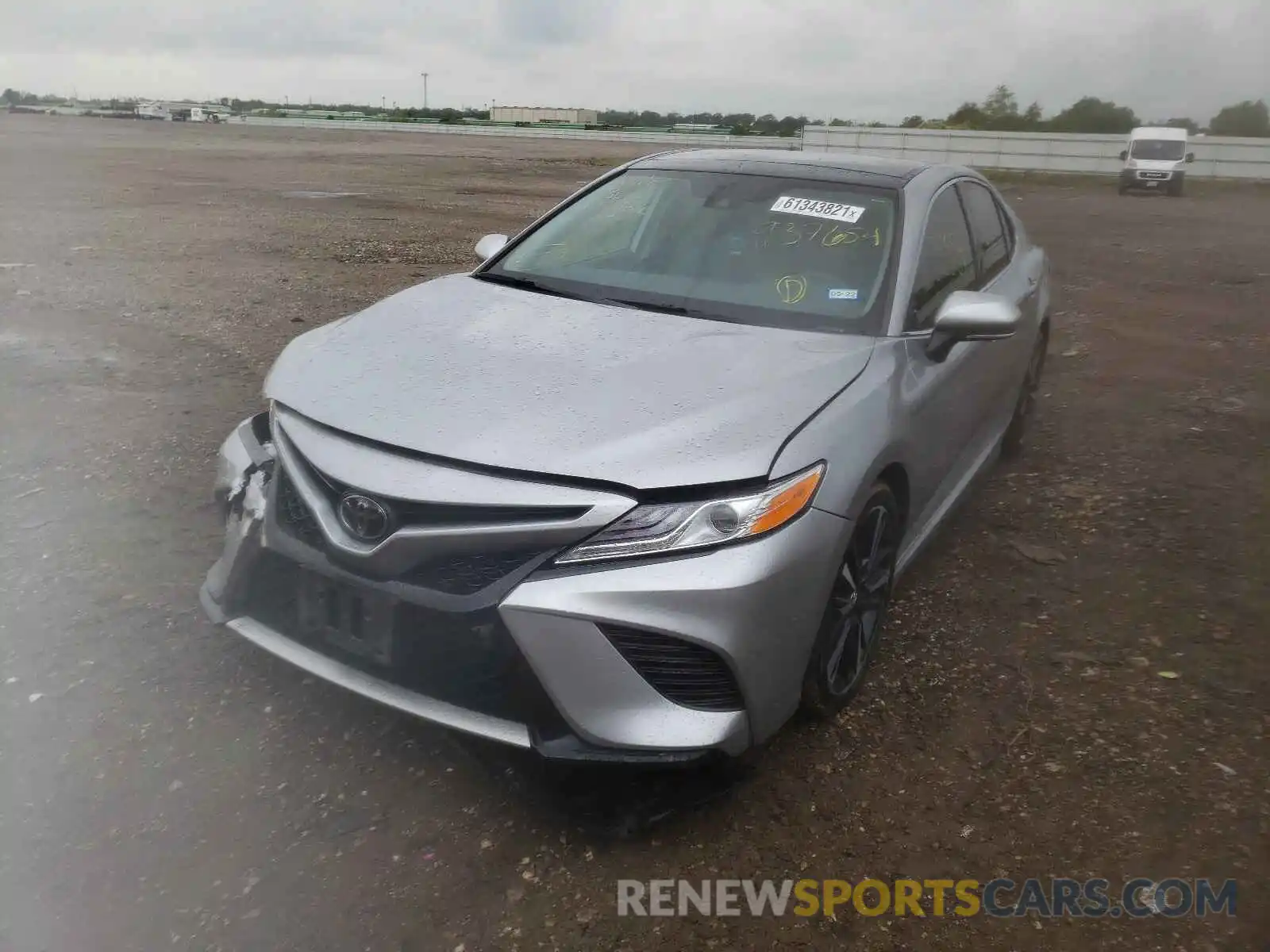 2 Photograph of a damaged car 4T1K61AKXLU937654 TOYOTA CAMRY 2020