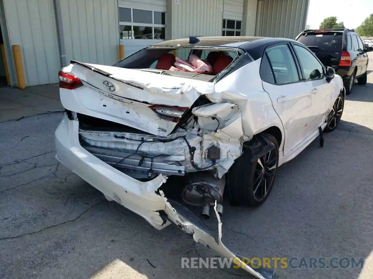 4 Photograph of a damaged car 4T1K61BK0LU001220 TOYOTA CAMRY 2020