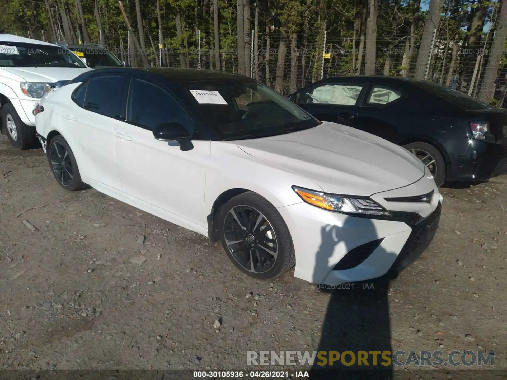 1 Photograph of a damaged car 4T1K61BK0LU001587 TOYOTA CAMRY 2020