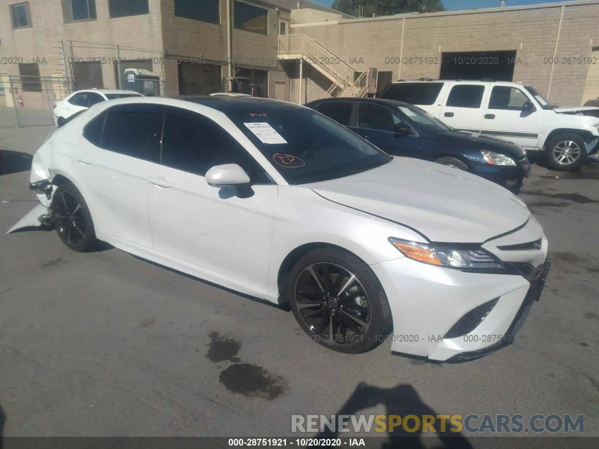 1 Photograph of a damaged car 4T1K61BK0LU006160 TOYOTA CAMRY 2020