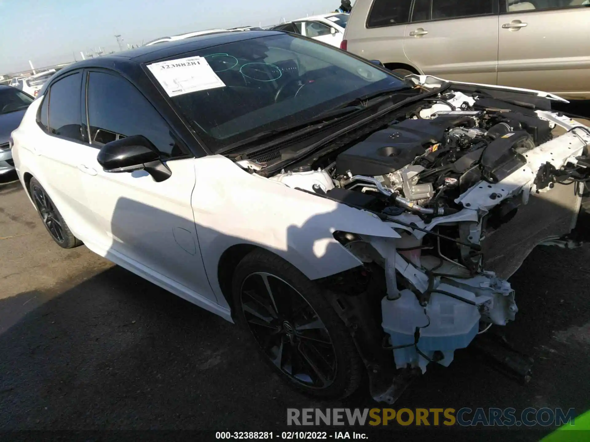 1 Photograph of a damaged car 4T1K61BK0LU008670 TOYOTA CAMRY 2020