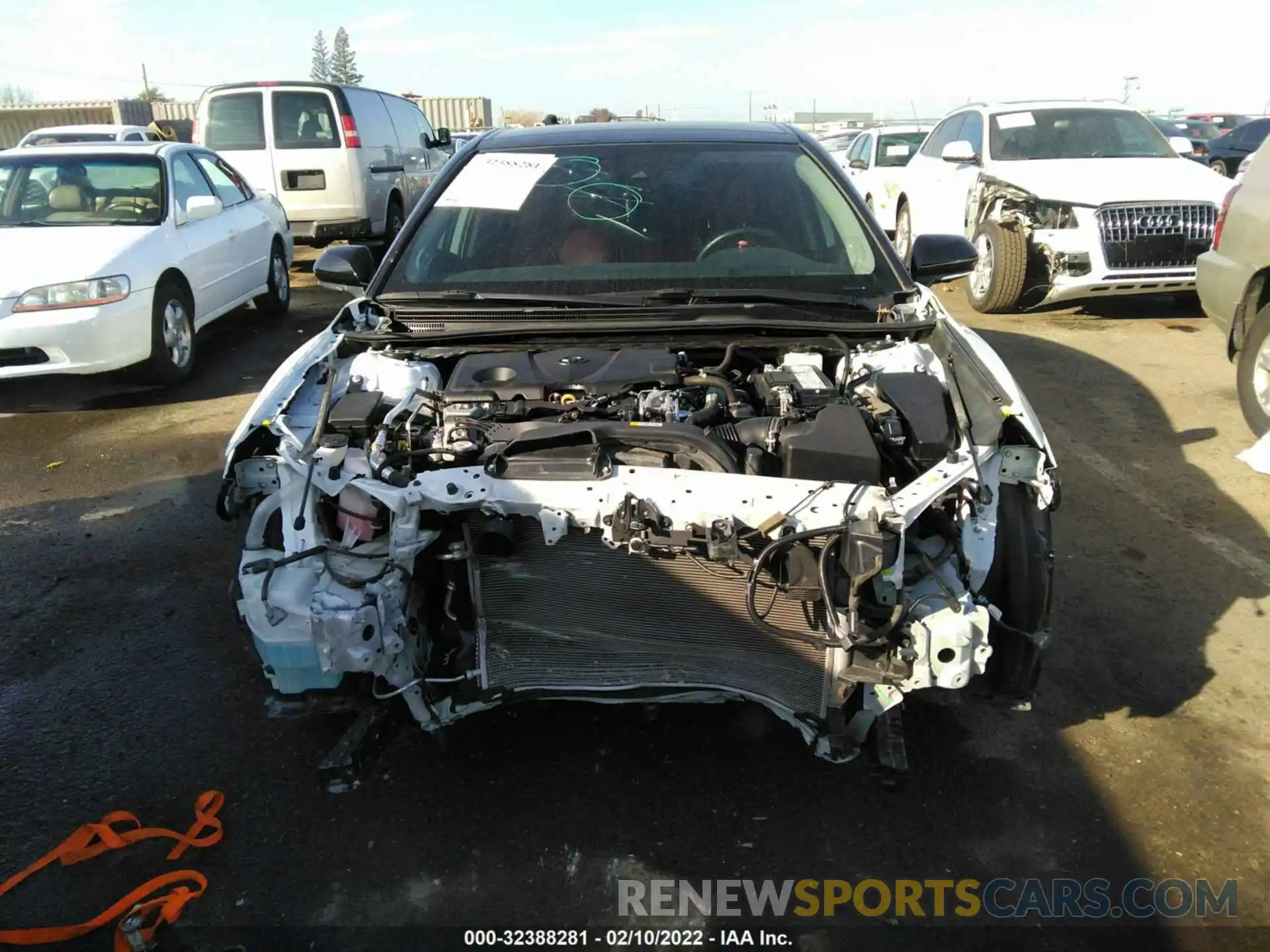 6 Photograph of a damaged car 4T1K61BK0LU008670 TOYOTA CAMRY 2020