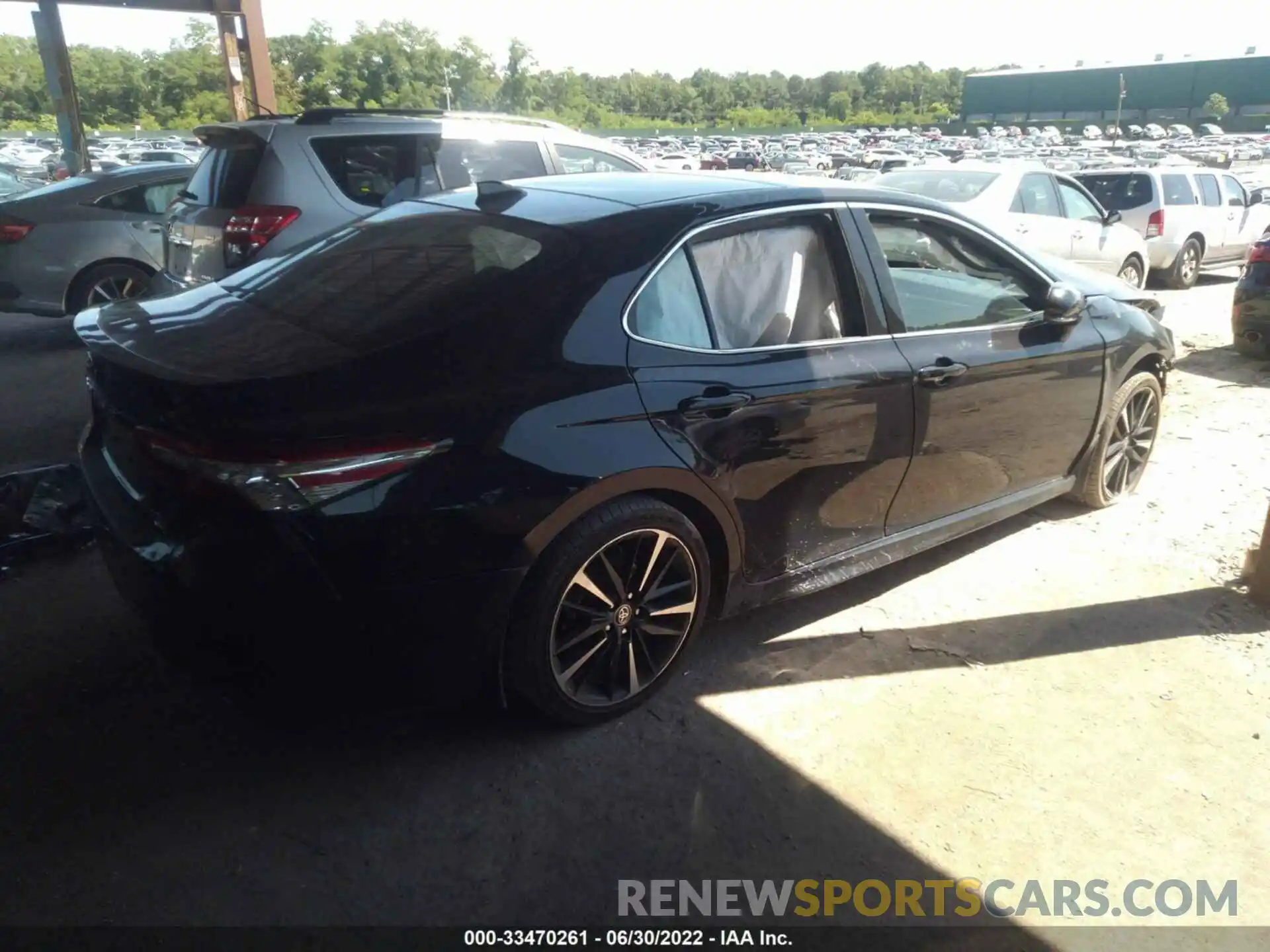 4 Photograph of a damaged car 4T1K61BK1LU009679 TOYOTA CAMRY 2020