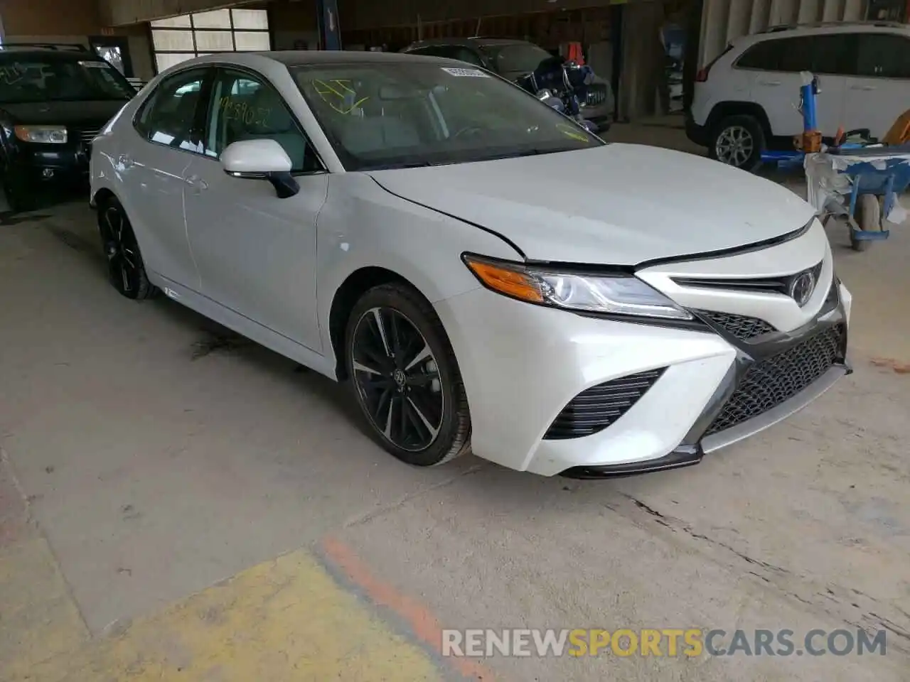 1 Photograph of a damaged car 4T1K61BK1LU015238 TOYOTA CAMRY 2020