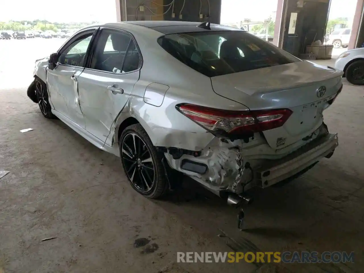 3 Photograph of a damaged car 4T1K61BK1LU015238 TOYOTA CAMRY 2020