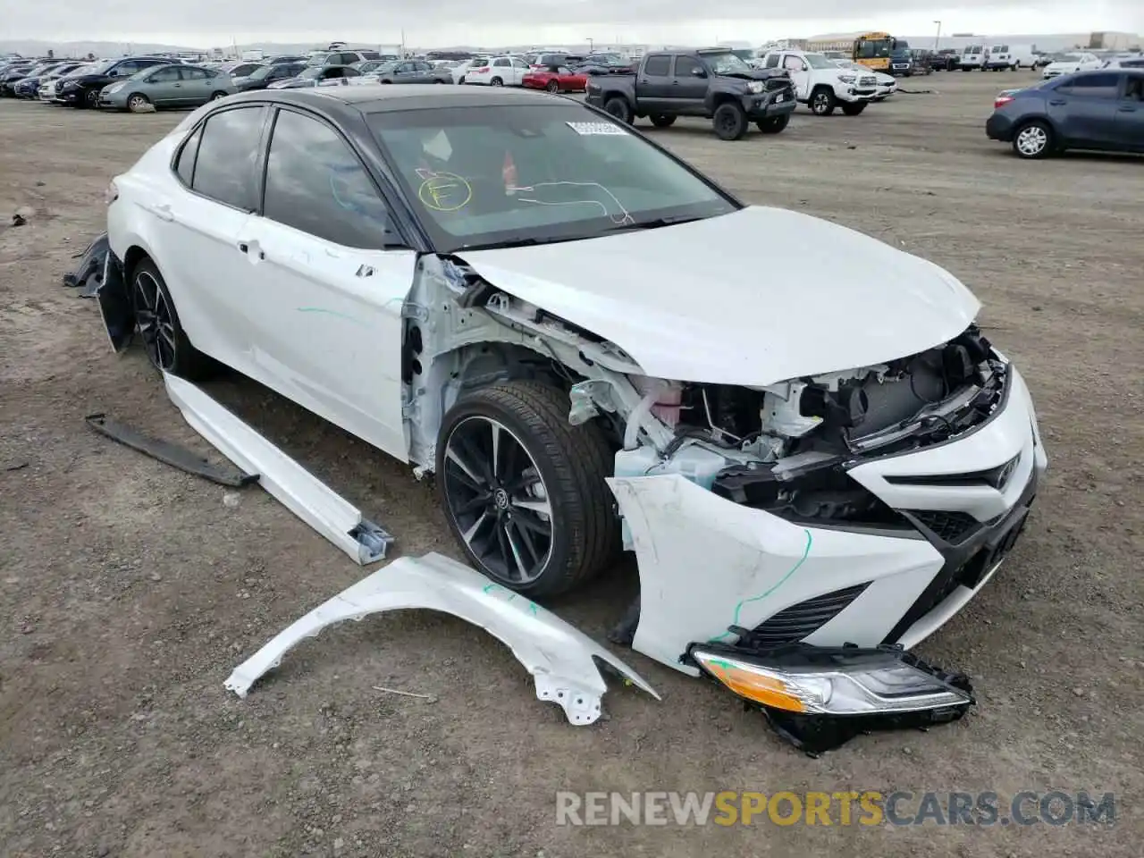 1 Photograph of a damaged car 4T1K61BK2LU010341 TOYOTA CAMRY 2020