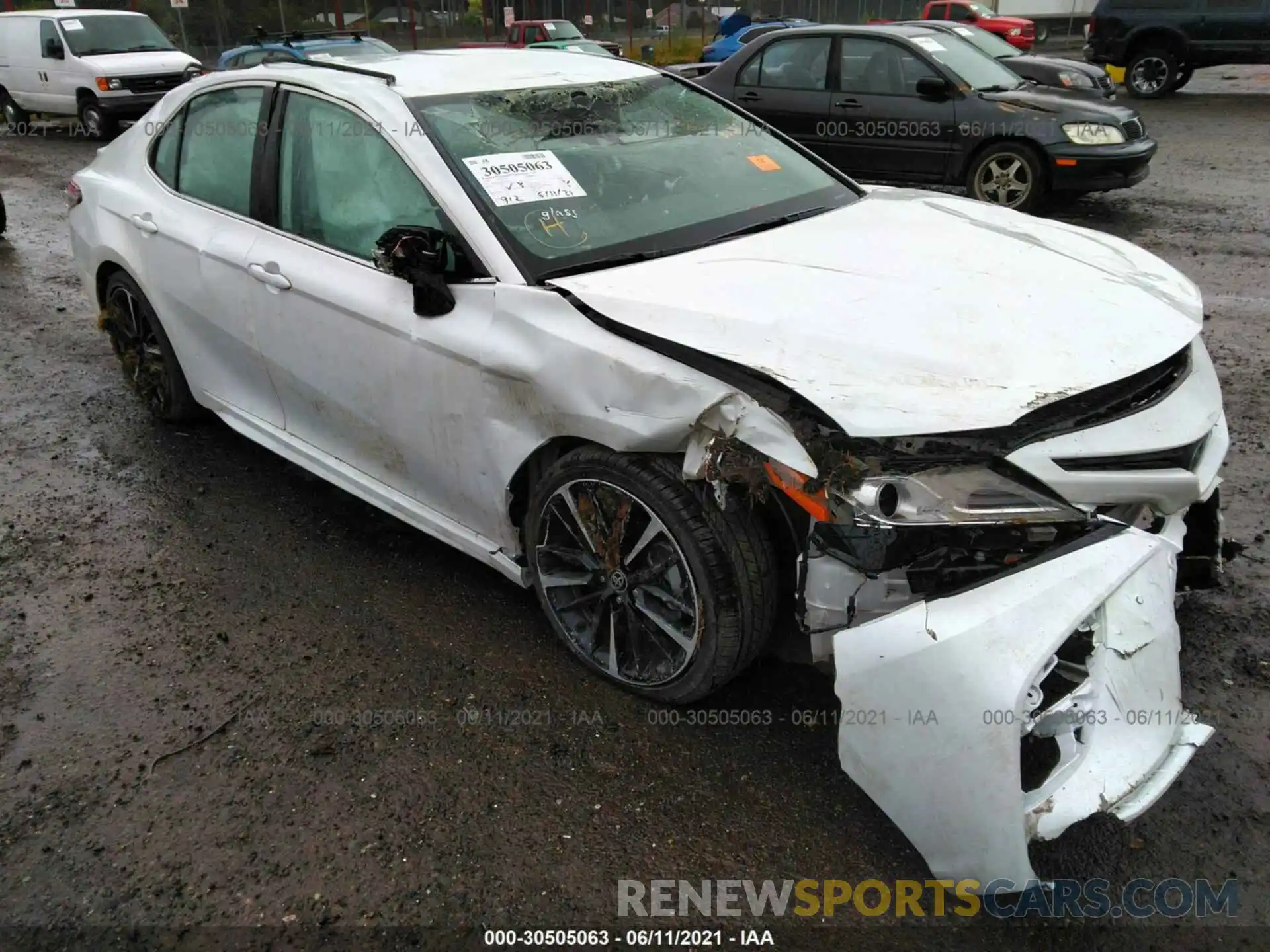 1 Photograph of a damaged car 4T1K61BK2LU019167 TOYOTA CAMRY 2020