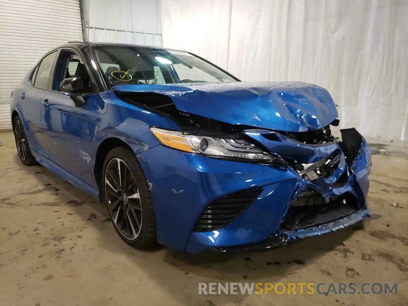 1 Photograph of a damaged car 4T1K61BK3LU008050 TOYOTA CAMRY 2020