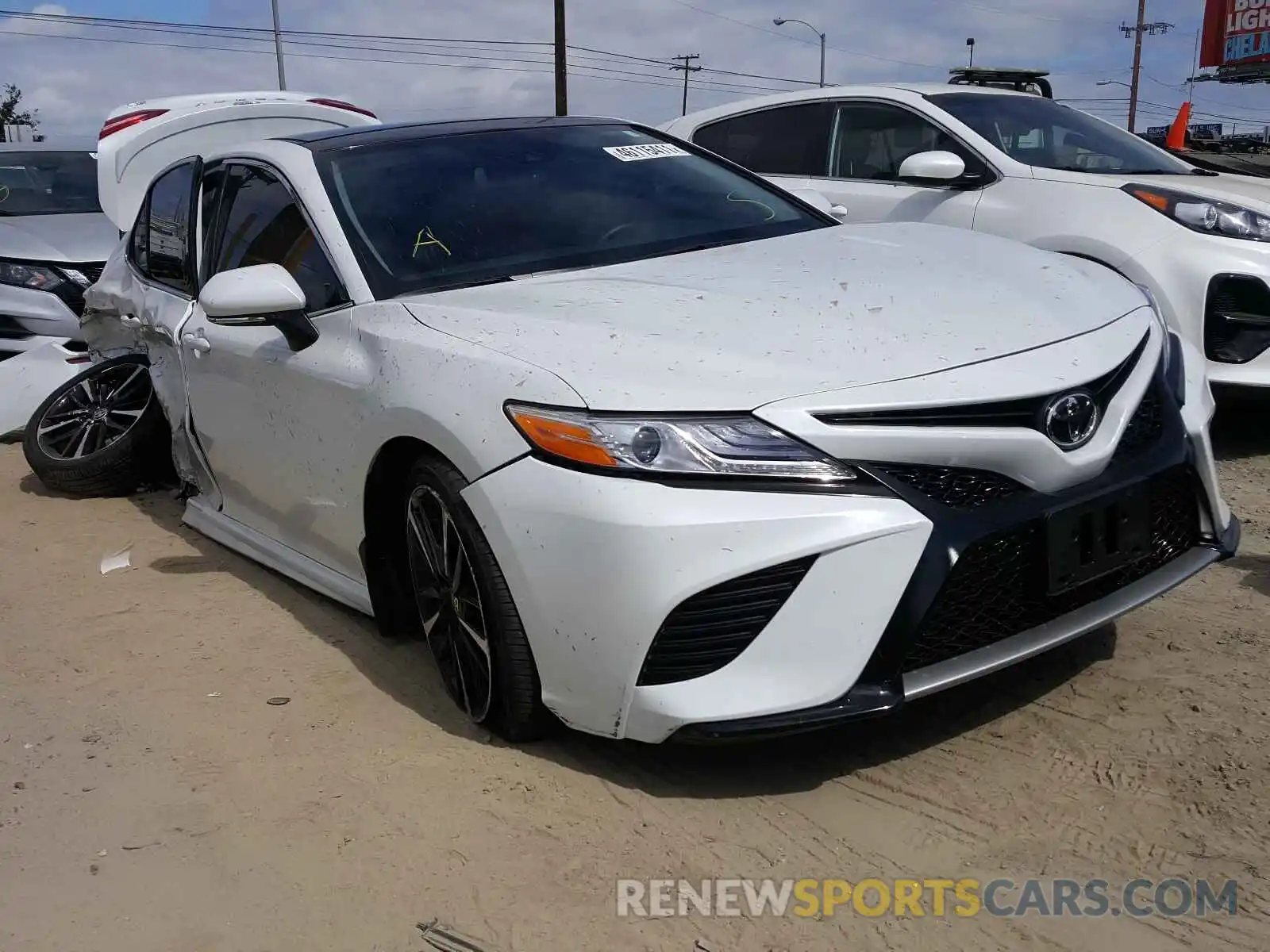 1 Photograph of a damaged car 4T1K61BK3LU014401 TOYOTA CAMRY 2020