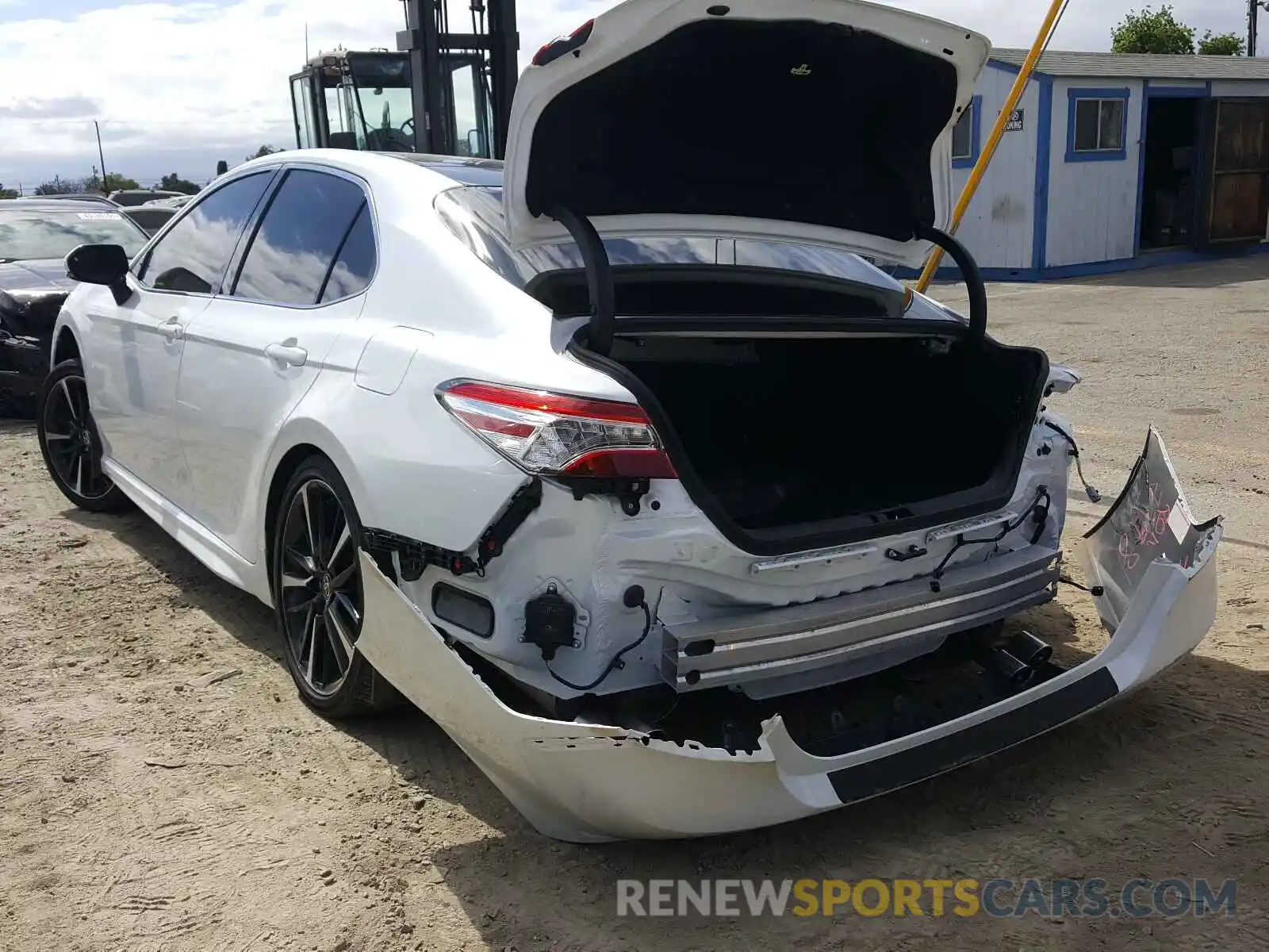 3 Photograph of a damaged car 4T1K61BK3LU014401 TOYOTA CAMRY 2020