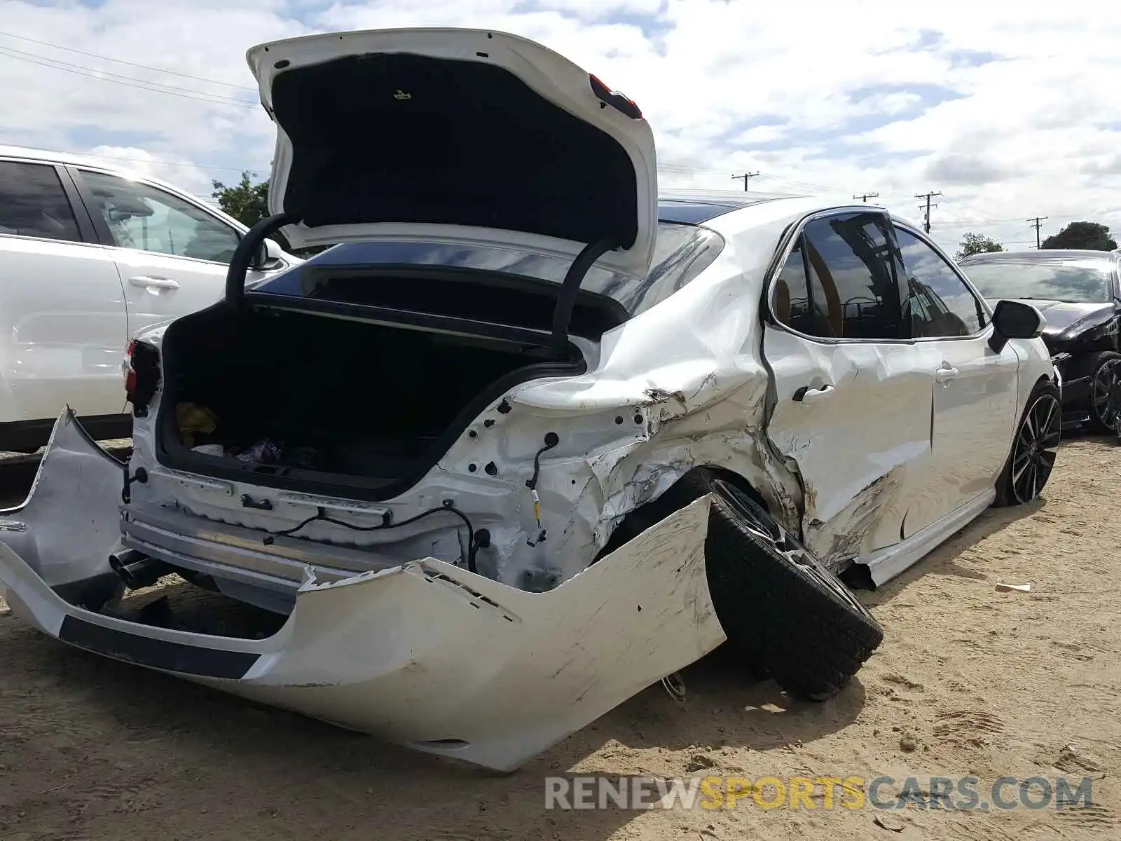 4 Photograph of a damaged car 4T1K61BK3LU014401 TOYOTA CAMRY 2020