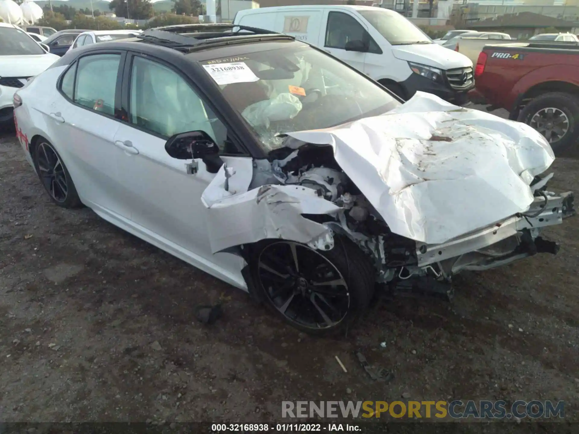 1 Photograph of a damaged car 4T1K61BK4LU003245 TOYOTA CAMRY 2020