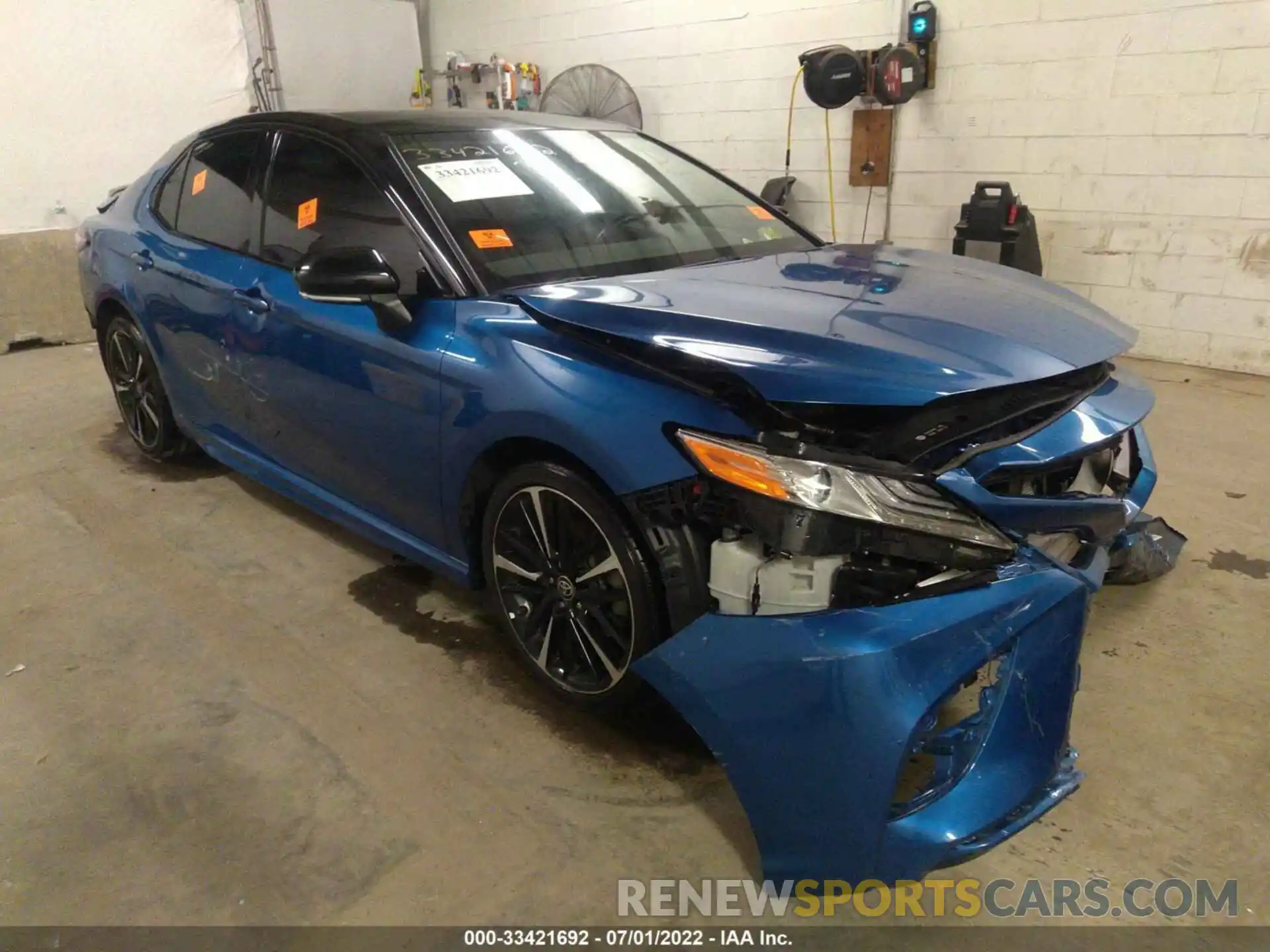 1 Photograph of a damaged car 4T1K61BK4LU018876 TOYOTA CAMRY 2020